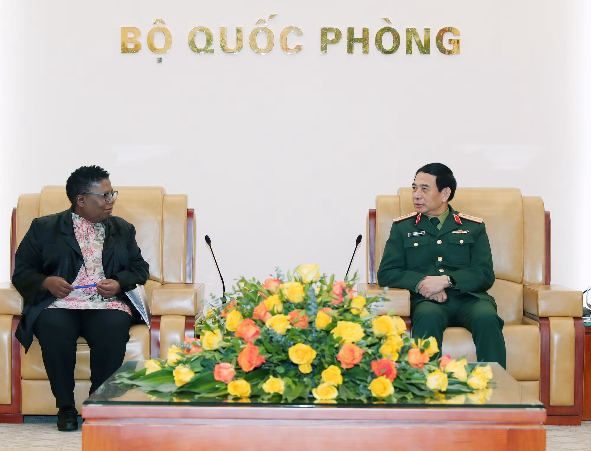 Đại tướng Phan Văn Giang tiếp Quyền Tổng Thư ký Quốc phòng Nam Phi -0