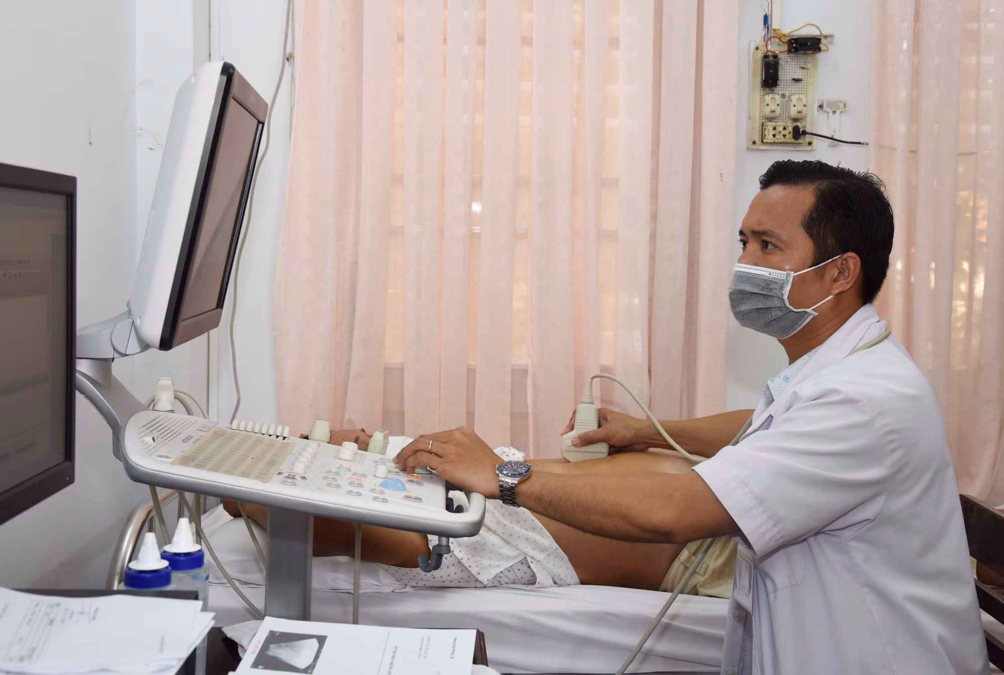 Tận tâm chăn sóc sức khỏe cho CBCS và nhân dân -0