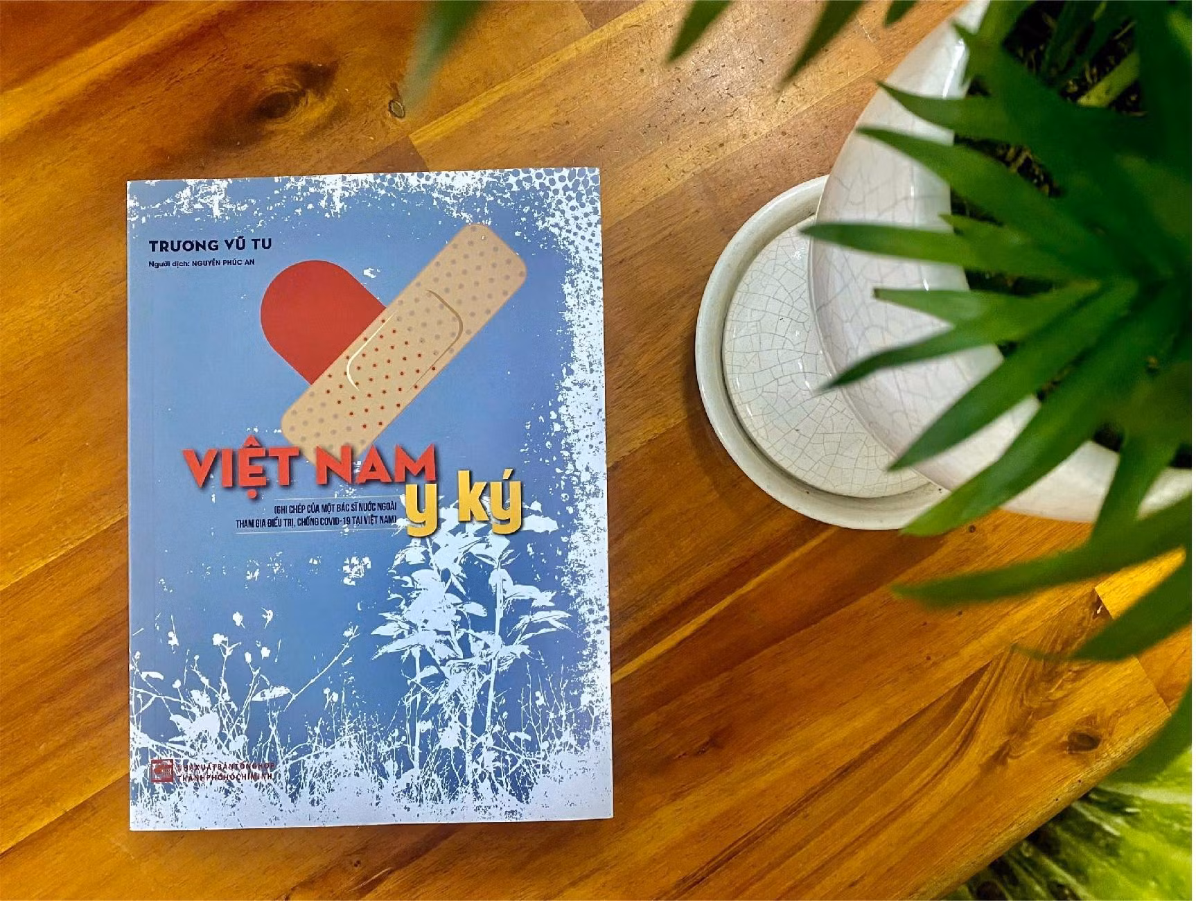 “Việt Nam y ký” - bài ca về người thầy thuốc chống đại dịch Covid -0