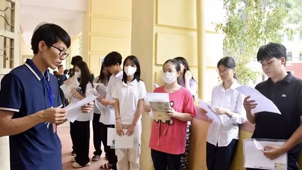 Môn thi thứ ba vào lớp 10 của Hà Nội là Ngoại ngữ