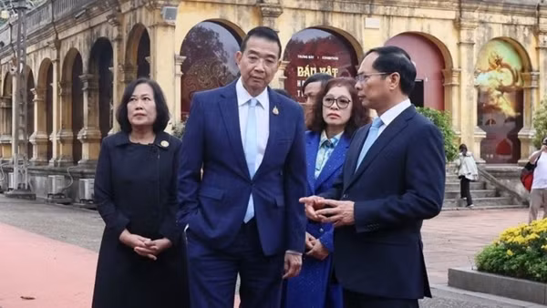 Hai Bộ trưởng Ngoại giao Việt Nam, Thái Lan thăm Hoàng thành Thăng Long