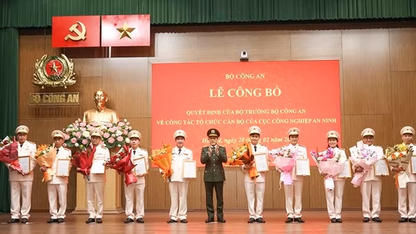 Bộ Công an công bố công tác tổ chức cán bộ của Cục Công nghiệp an ninh