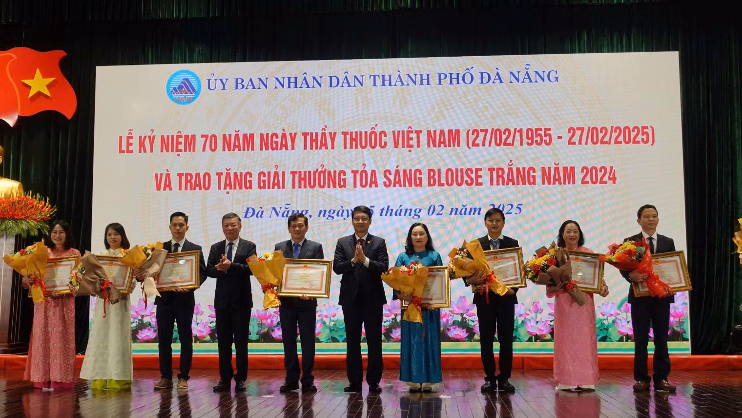 Đà Nẵng: Vinh danh Y bác sĩ cống hiện cho sự nghiệp cứu chữa người bệnh và đạt giải thưởng “Tỏa sáng Blouse trắng” -0