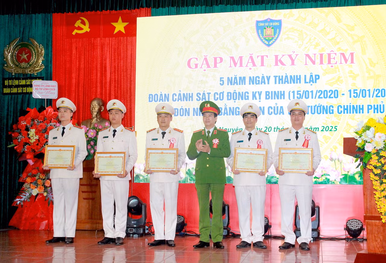 Đoàn Cảnh sát cơ động Kỵ binh kỷ niệm 5 năm thành lập, đón nhận Bằng khen của Thủ tướng -1