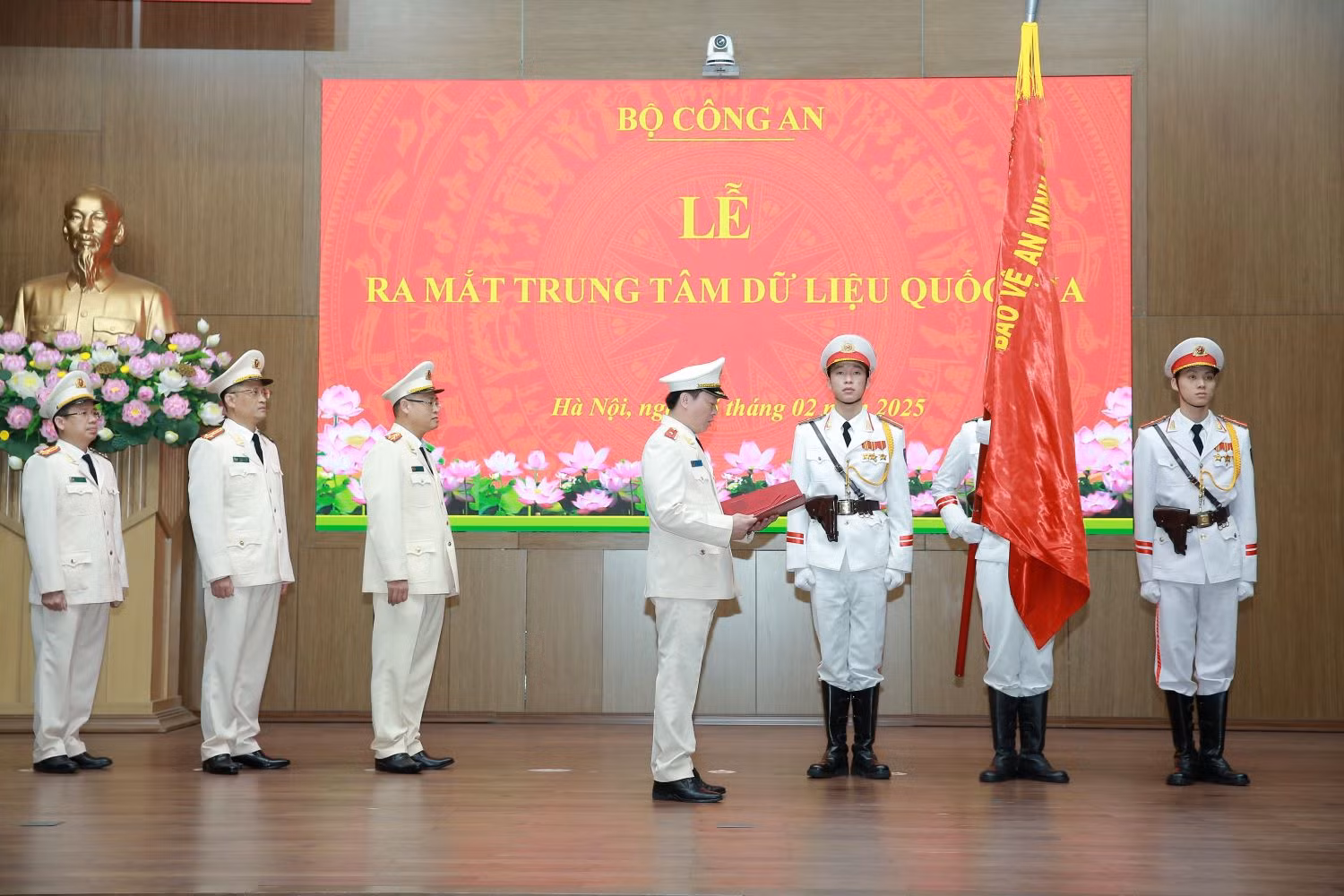 Ra mắt Trung tâm Dữ liệu quốc gia là trụ cột thực hiện thành công cuộc cách mạng chuyển đổi số quốc gia -0