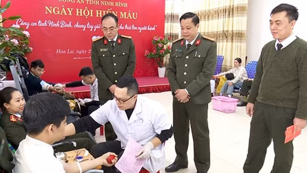 Công an tỉnh Ninh Bình tổ chức chương trình hiến máu tình nguyện