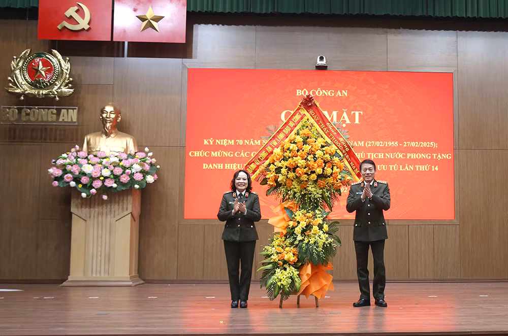 Xây dựng đội ngũ cán bộ y tế trong CAND “sâu y lý, giàu y đức, giỏi y thuật”, phẩm chất đạo đức nghề nghiệp trong sáng -0