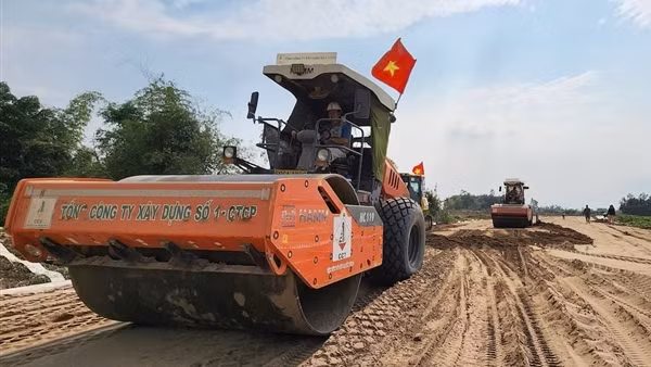Đẩy nhanh tiến độ thi công các cao tốc ở miền Tây