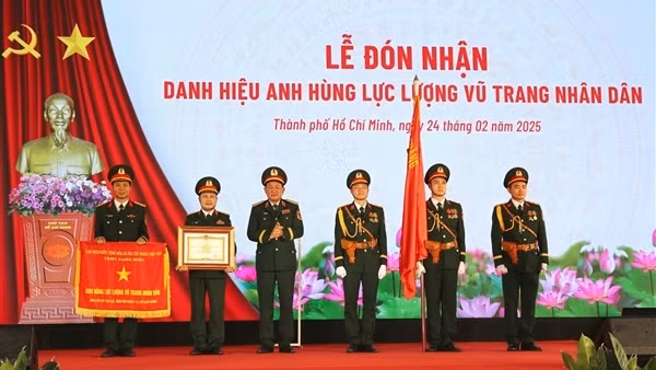 Khoa Hồi sức tích cực Bệnh viện Quân y 175 đón nhận danh hiệu Anh hùng LLVTND lần 2