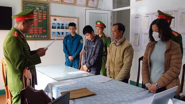 Đưa và nhận hối lộ hơn 1,5 tỷ đồng, 3 đối tượng bị bắt