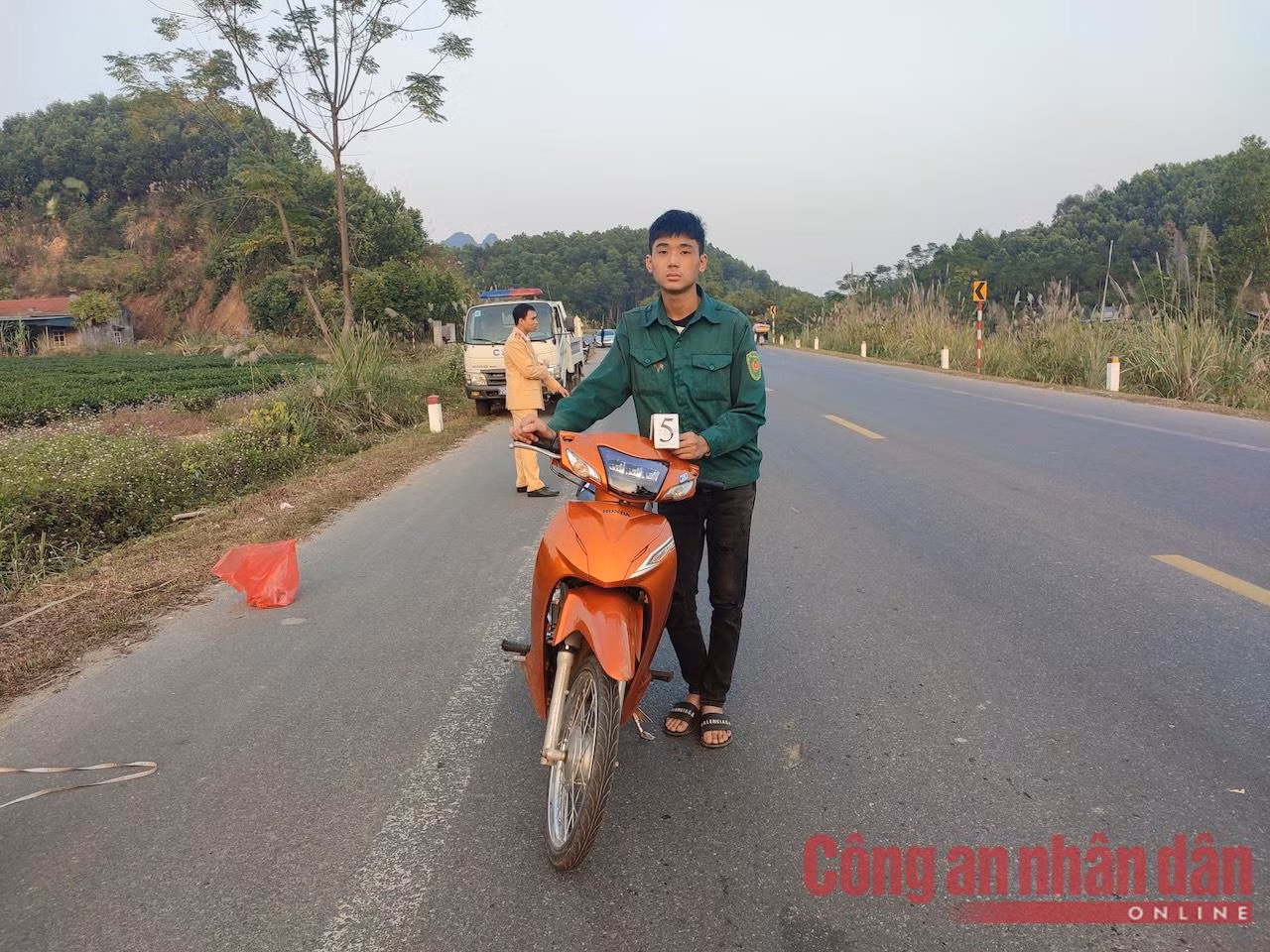 Khởi tố 