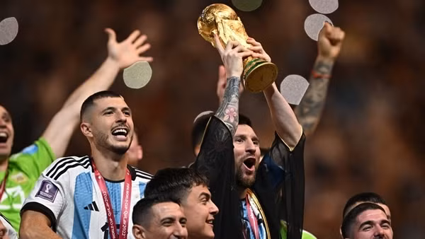 Khoảnh khắc lịch sử của Messi