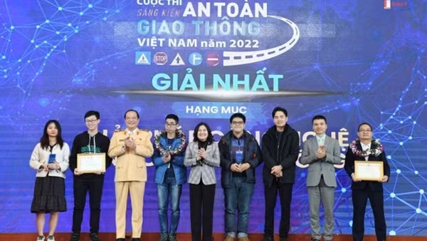 Trao giải cuộc thi &nbsp;Sáng kiến an toàn giao thông Việt Nam năm 2022