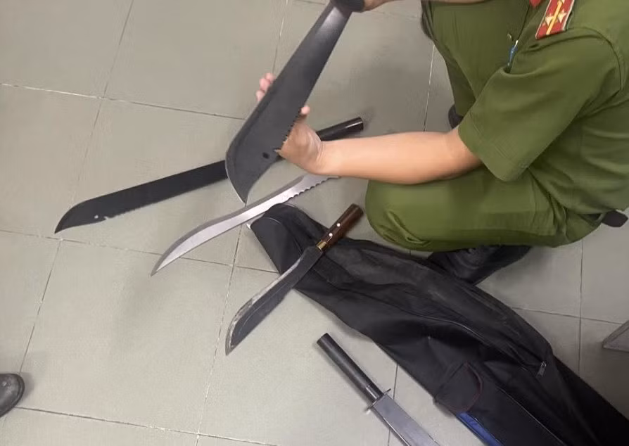Tạm giam nhóm 