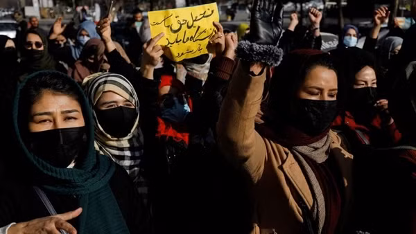 Mỹ đe dọa trừng phạt Taliban sau lệnh cấm phụ nữ học đại học