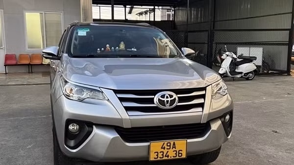Công an làm việc với tài xế taxi văng tục, chửi mắng du khách