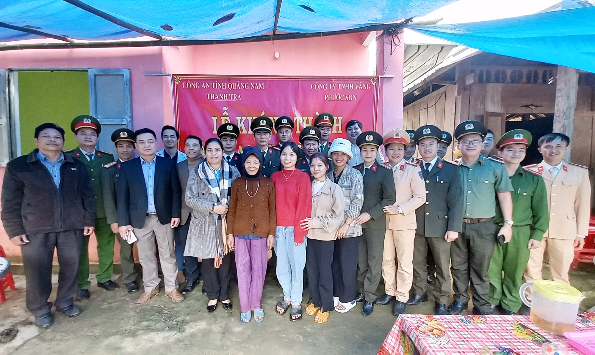 Mang “Đông ấm áp, xuân yêu thương” đến với người dân miền núi Quảng Nam -0
