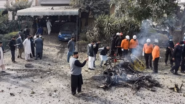 Xe chứa bom nổ tung gần chốt kiểm soát ở thủ đô Pakistan