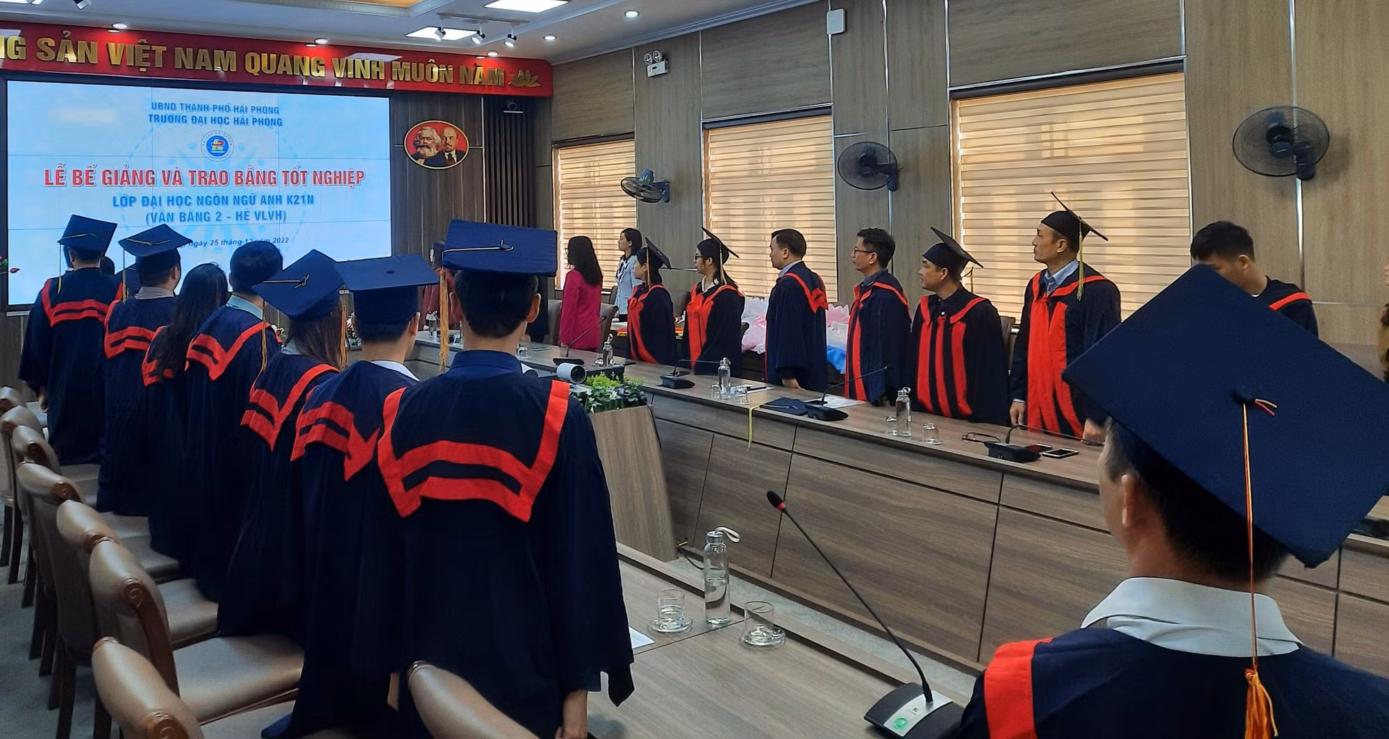 Trường ĐH Hải Phòng công khai xin lỗi học viên tốt nghiệp gần 1 năm mới được cấp bằng -0