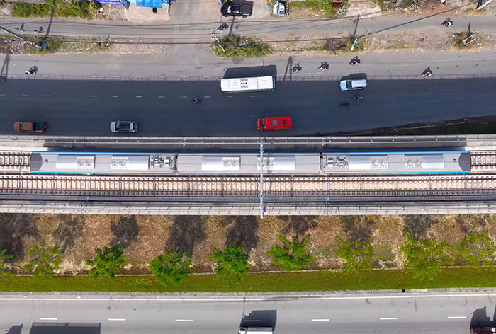 Ngắm tàu đoàn tàu metro số 1 lần đầu tiên chạy trên đường ray sau 10 năm xây dựng -3