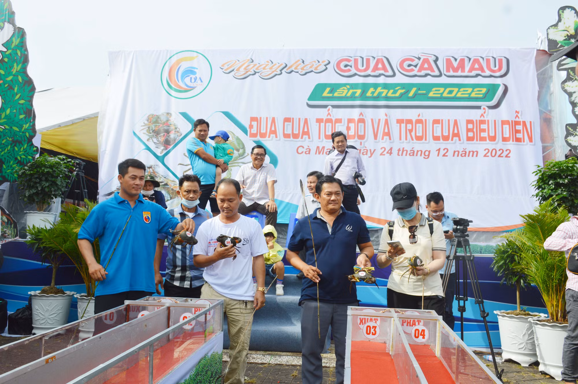 Độc đáo đua cua lần đầu tiên ở Cà Mau -0