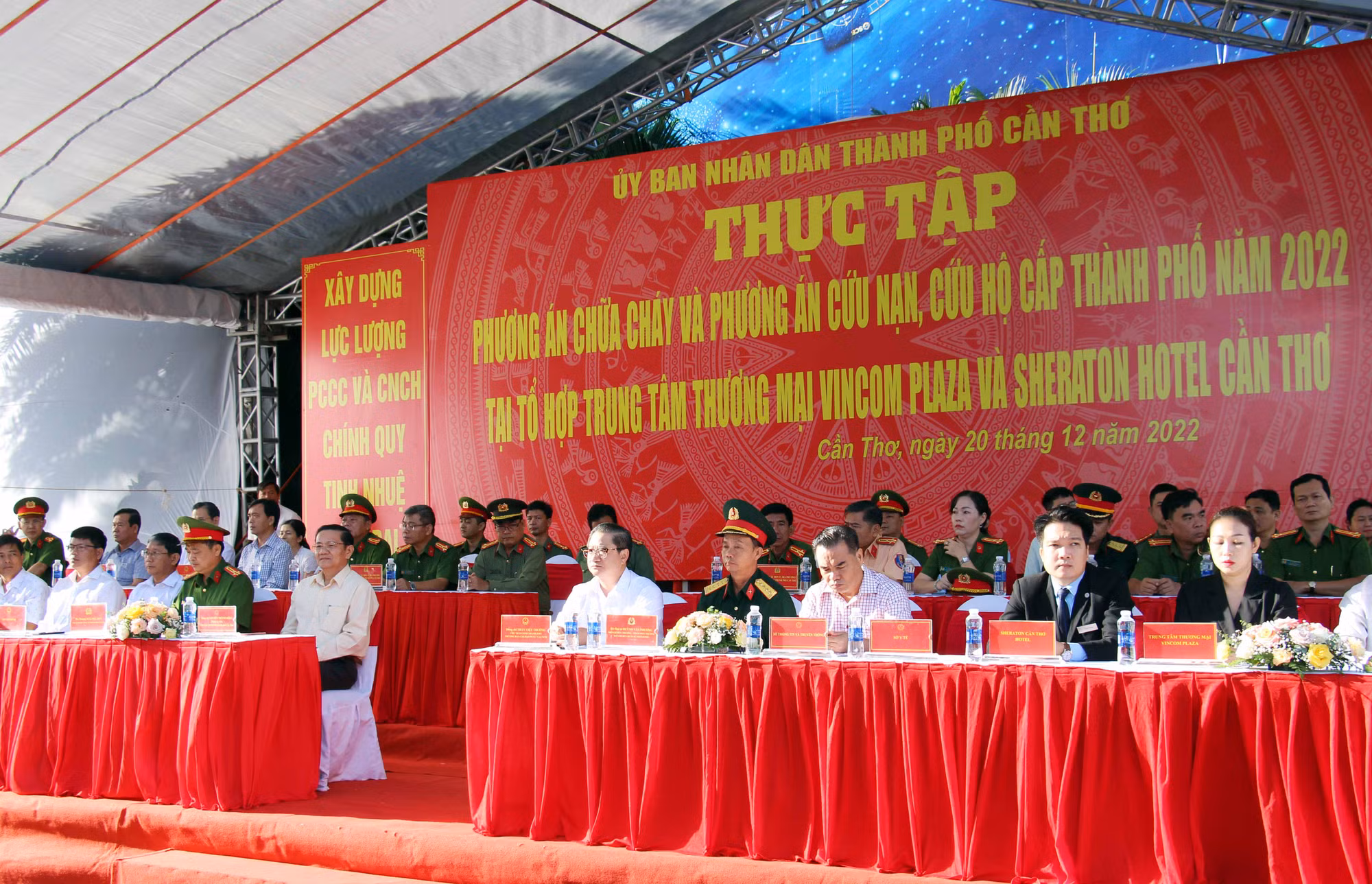 Cần Thơ thực tập phương án chữa cháy và cứu nạn cứu hộ tại Trung tâm thương mại Vincom Plaza -0