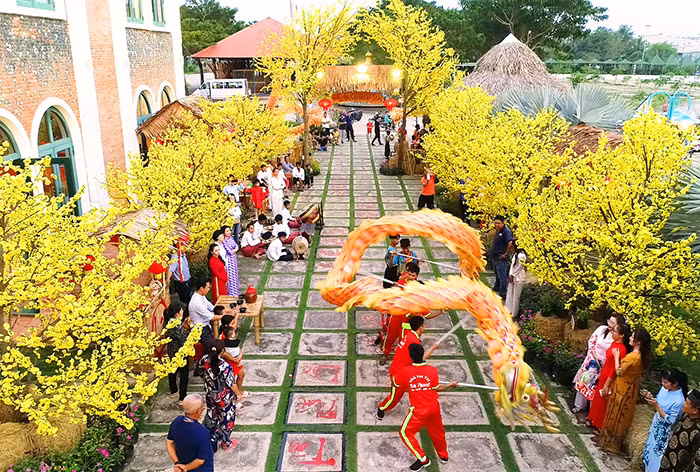 Đến Khu du lịch Cáp treo núi Sam tận hưởng hương Xuân -3