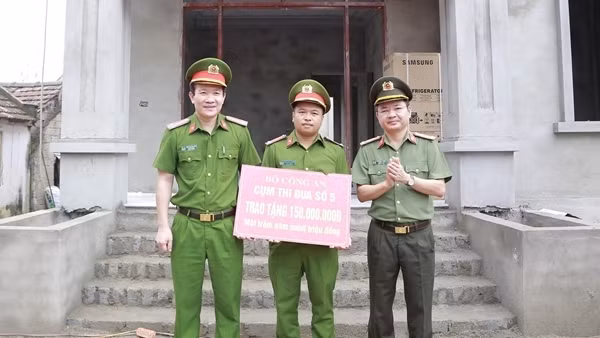 Ấm áp những ngôi nhà nghĩa tình đồng đội