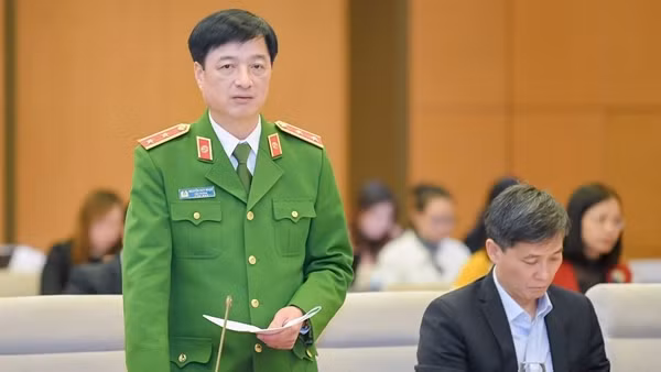 Giải trình việc thực hiện Luật cư trú về hạn chế trình giấy tờ, tài liệu khi giao dịch