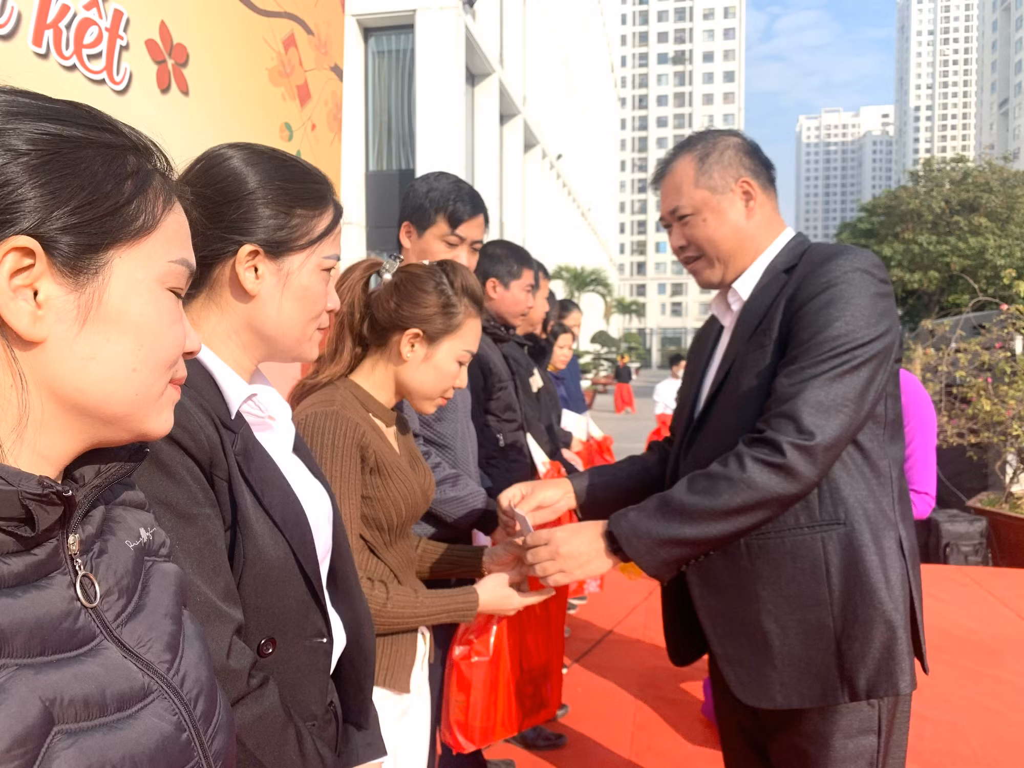 Ấm áp chương trình “Tết sum vầy – Xuân gắn kết” Quý Mão 2023 -0
