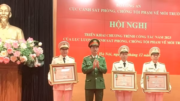 Nâng cao hiệu quả đấu tranh, xử lý các vi phạm về môi trường, tài nguyên