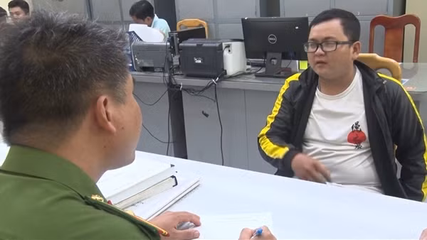 Lời khai của kẻ dùng súng giả để cướp ngân hàng
