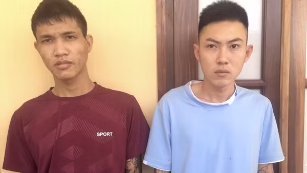 Bắt 2 đối tượng dùng dao khống chế người đi đường cướp tài sản