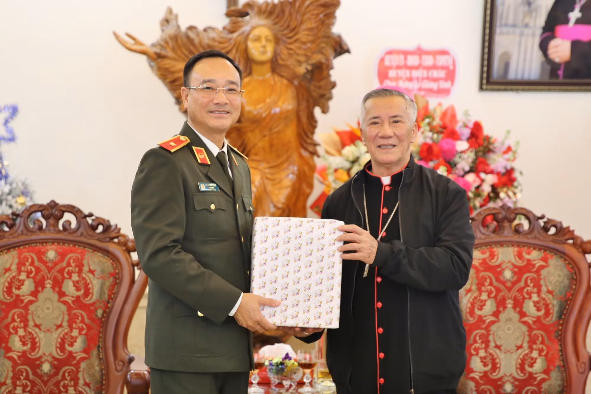 Công an tỉnh Nghệ An: Chúc mừng Tòa Giám mục Giáo phận Vinh nhân Lễ Giáng sinh 2022 -0