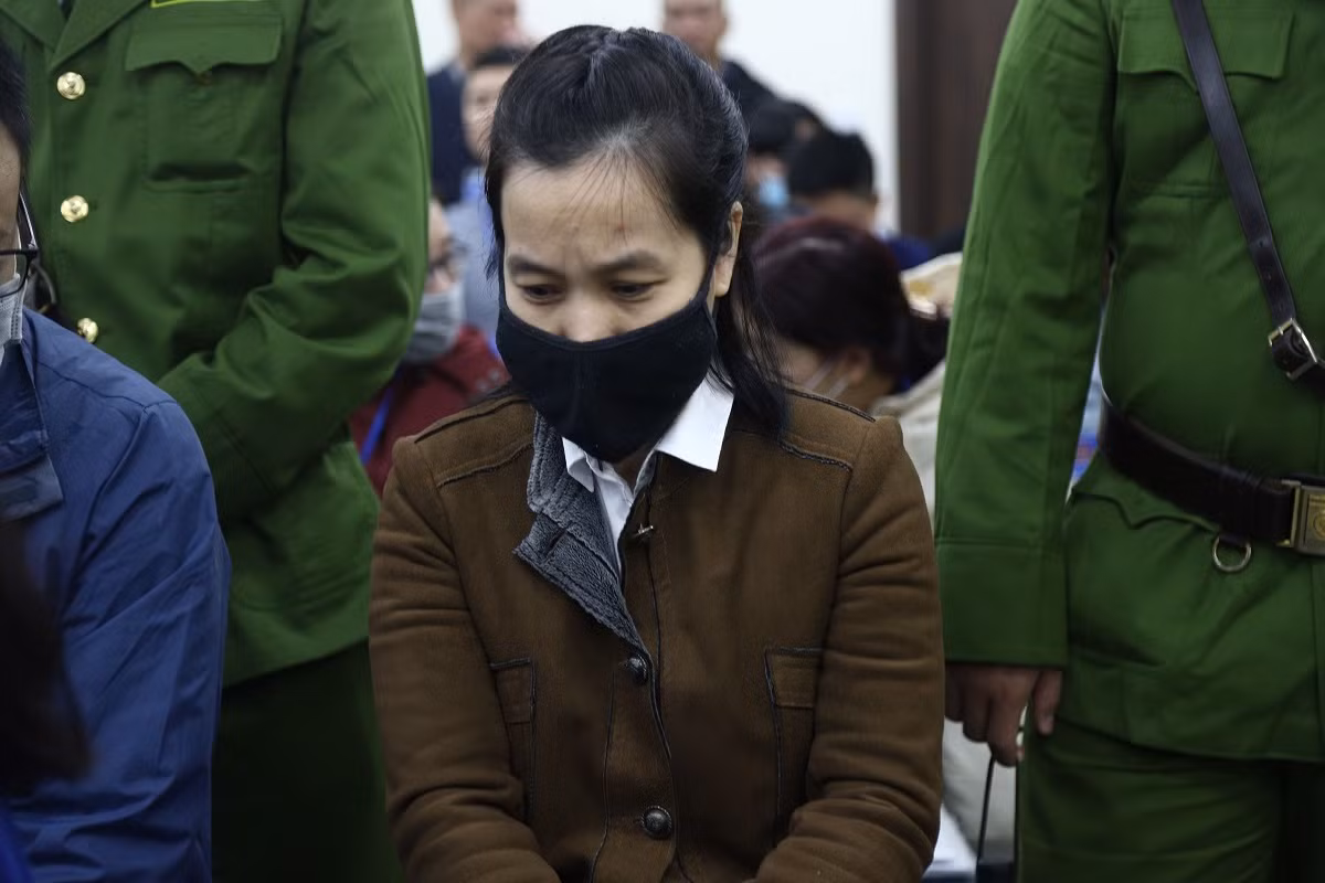 Vắng bị cáo và người liên quan, phiên xử siêu lừa hàng trăm tỷ đồng hoãn -0