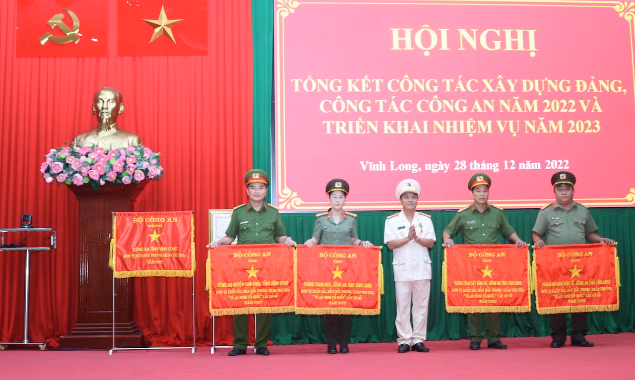 Công an Vĩnh Long, Đồng Tháp triển khai công tác năm 2023 -0