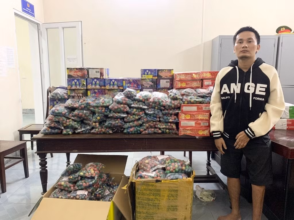 Vượt cả nghìn km triệt phá đường dây mua bán pháo lậu -0