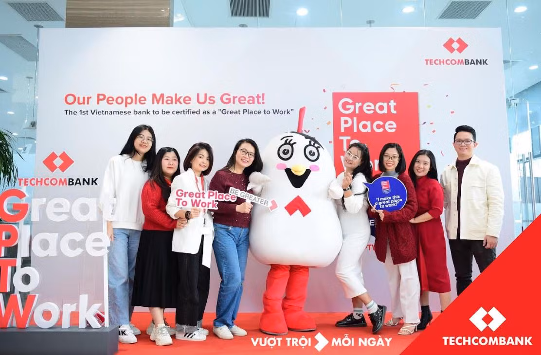 Techcombank- Ngân hàng đầu tiên tại Việt Nam được vinh danh “Nơi làm việc xuất sắc 2022” -1