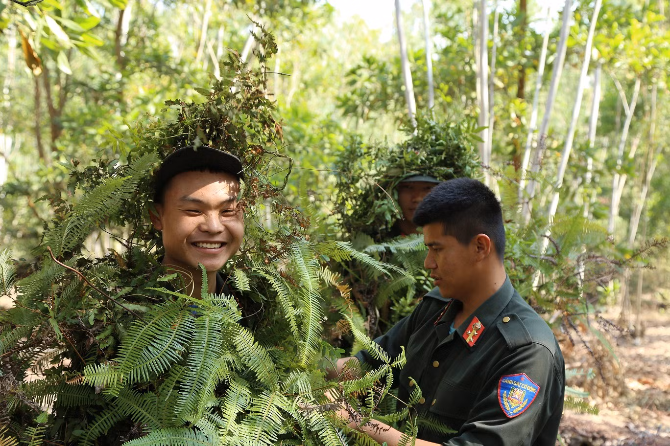 Cảnh sát đặc nhiệm chống khủng bố “tàng hình”, vây bắt đối tượng - 0