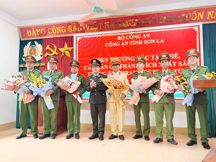 29 giờ truy lùng đối tượng buôn ma túy dùng súng chống trả Công an -0