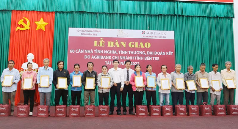 Agribank Bến Tre bàn giao 60 căn nhà an sinh xã hội -1