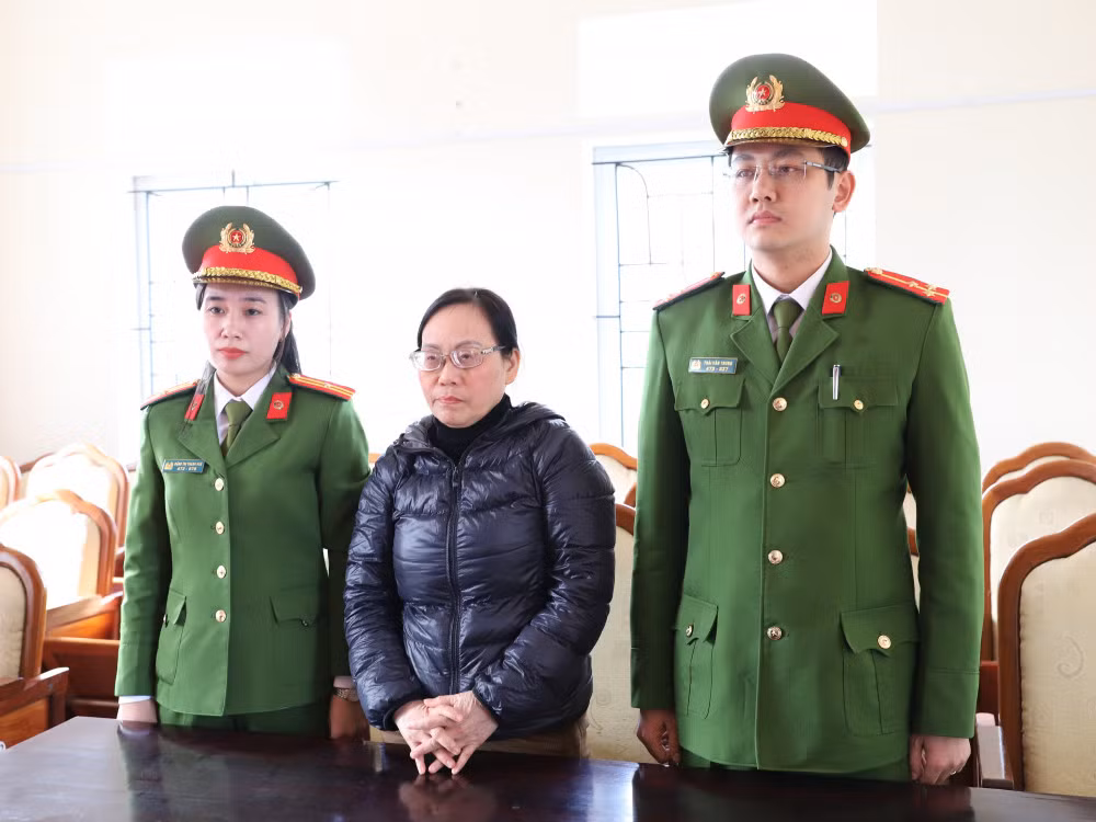 Mất tiền tỷ vì tin “cò” chạy việc -0