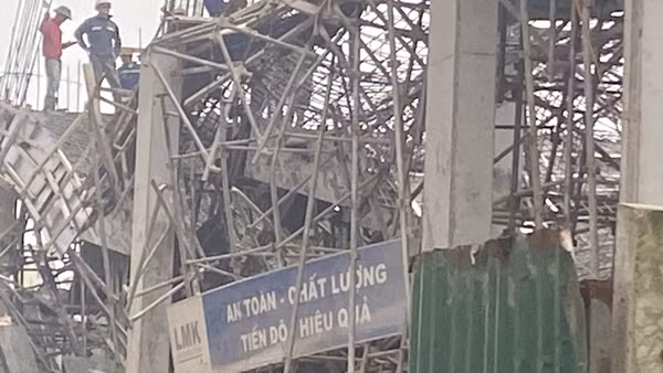Sập sàn bê tông tại Trung tâm Thương mại đang thi công