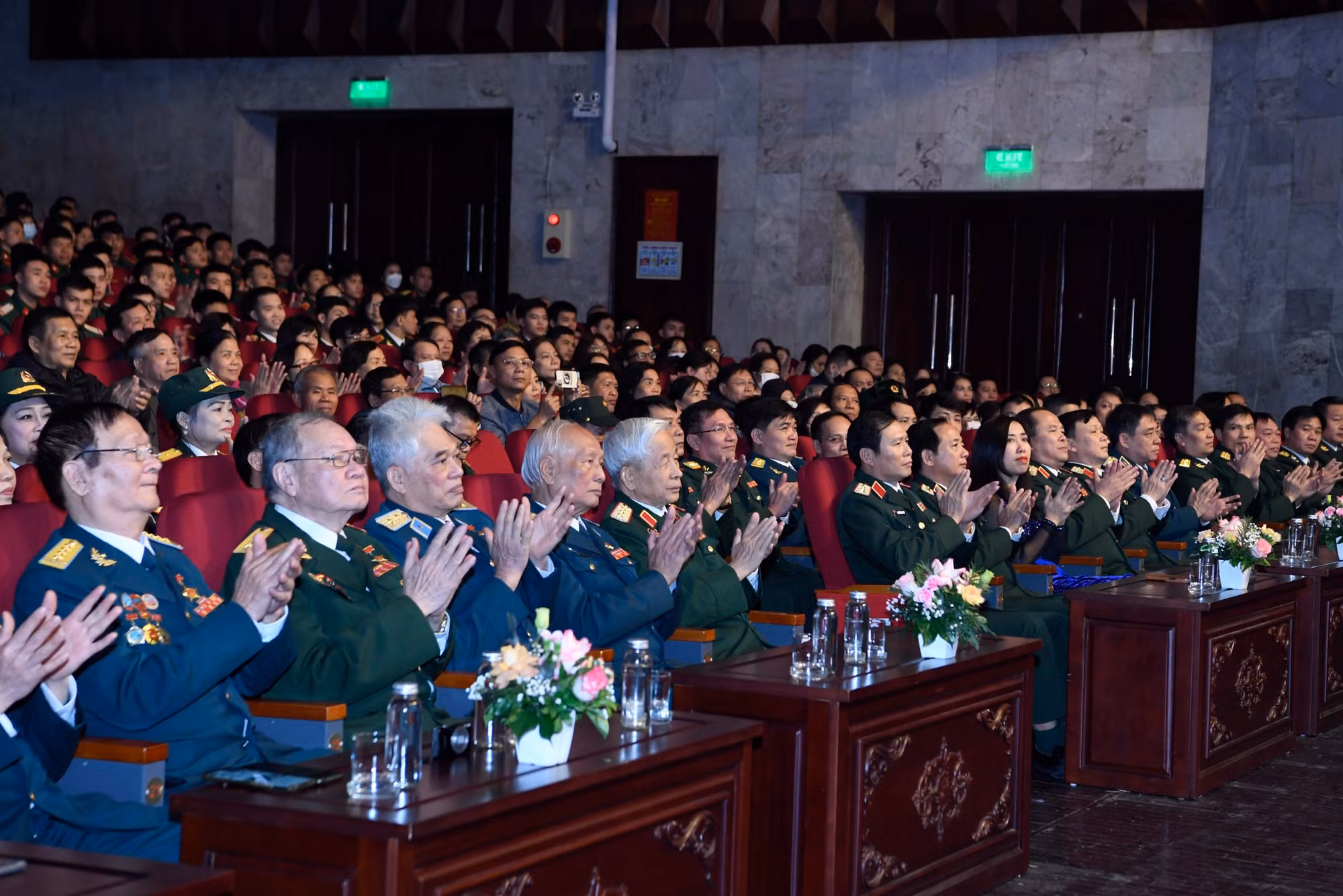 Vang mãi bản hùng ca bầu trời -0