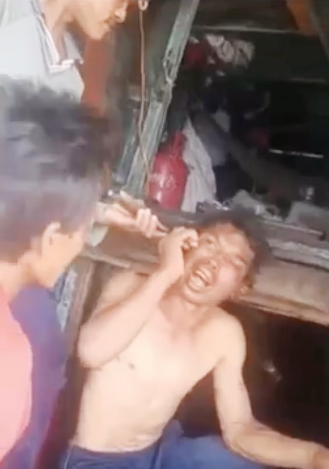 Tạm giữ 3 đối tượng hành hạ dã man ngư phủ trên tàu cá -1