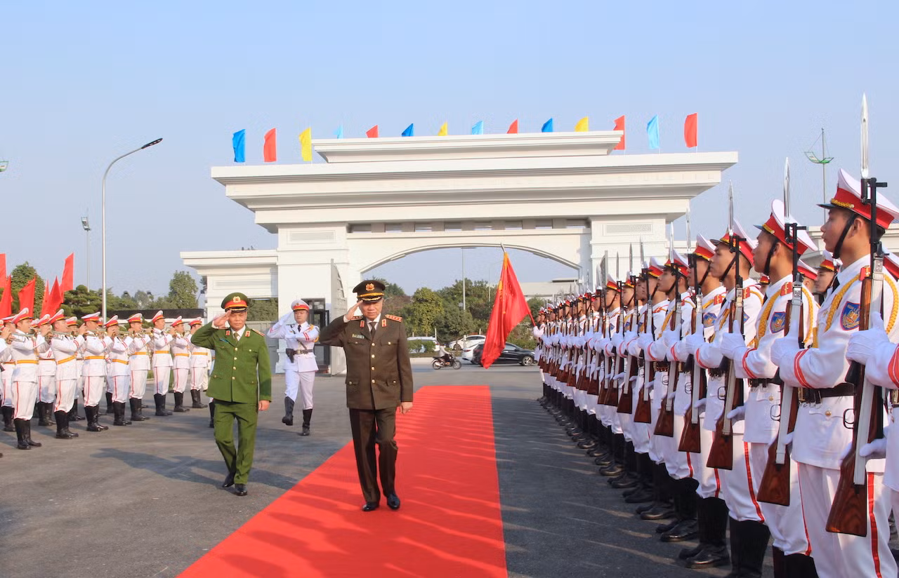 Bộ trưởng Tô Lâm duyệt đội danh dự Bộ Tư lệnh Cảnh sát cơ động.