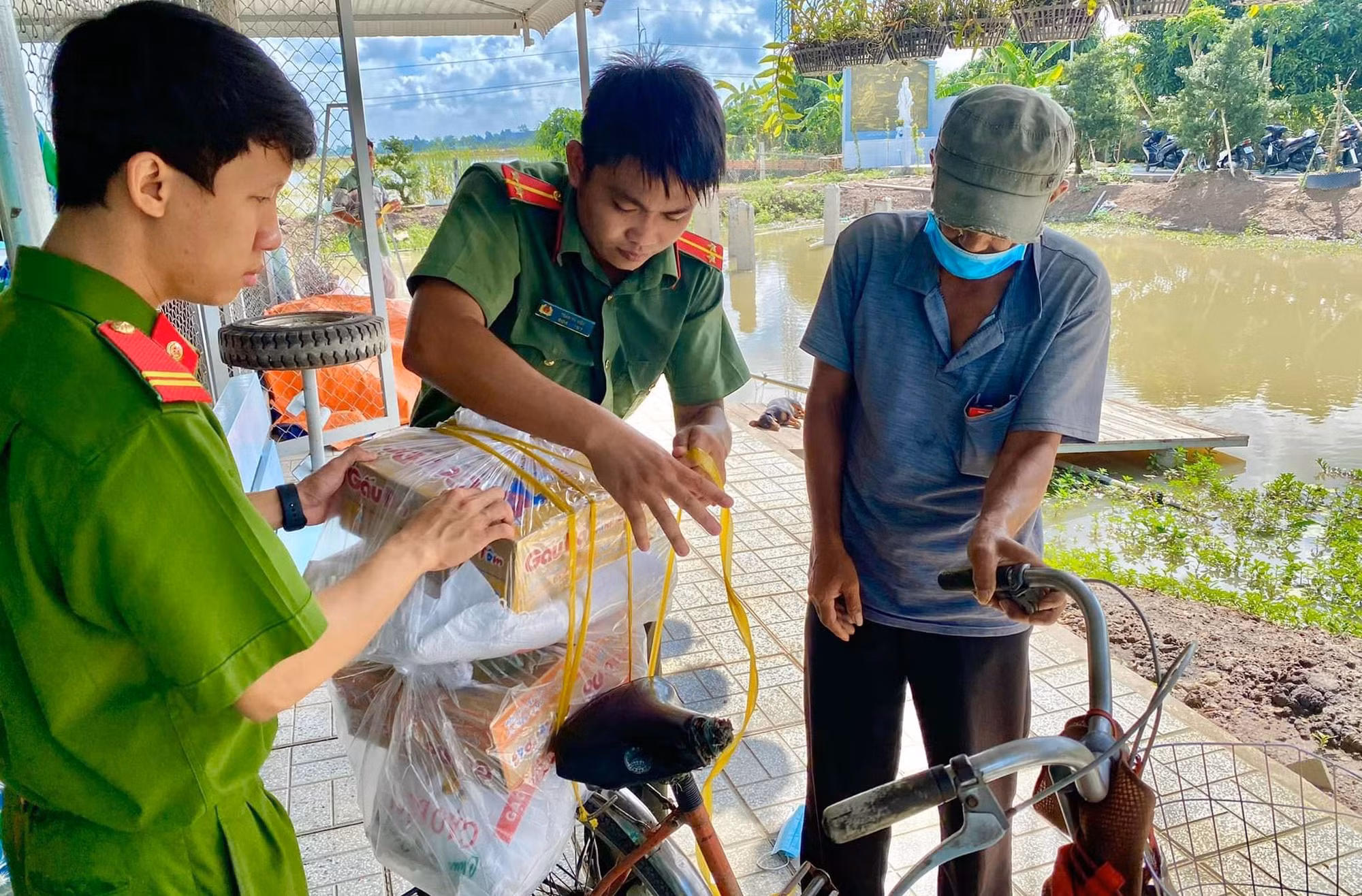 Xứng danh tuổi trẻ Công an quê hương Bác Tôn -0