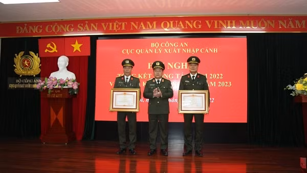 Tạo điều kiện cho doanh nghiệp, người dân dễ dàng thực hiện các thủ tục xuất nhập cảnh
