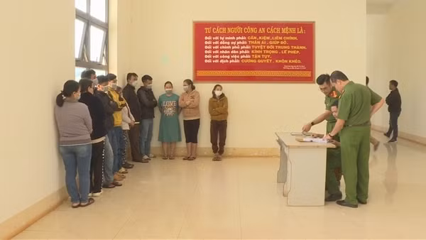 "Nữ quái" 9x cầm đầu đường dây số đề hơn 300 tỷ