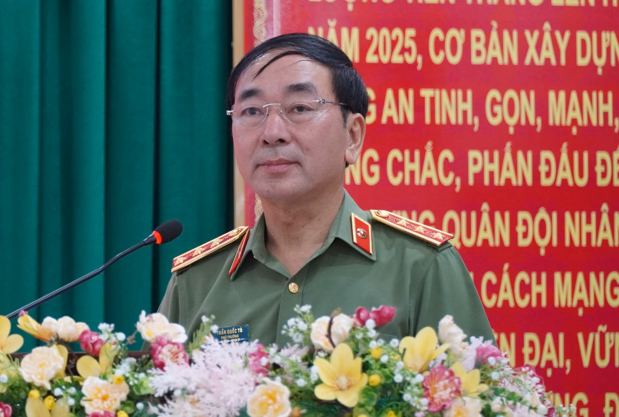 Thứ trưởng Trần Quốc Tỏ dự hội nghị tổng kết Công an tỉnh Long An -0